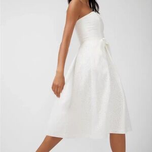 White House Black Market White Strapless Midi Dress Sz 2 belted textured pockets